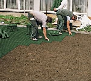 Як зробити экопарковку на дачі своїми руками — відео