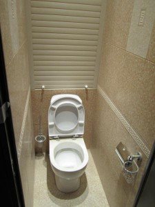 Як закрити (заховати) труби у ванній і туалеті Як закрити (заховати) труби у ванній і туалеті