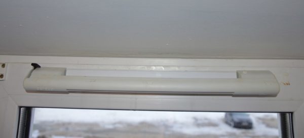 Припливний клапан на пластикові вікна: 3 види пристроїв і одна технологія установки