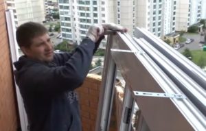 Засклення балконів в хрущовці: наводимо балкон в порядок за 3 кроки