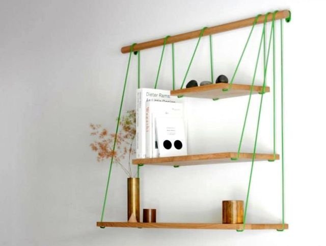 Як зробити полицю на стіну своїми руками з дерева і скла?