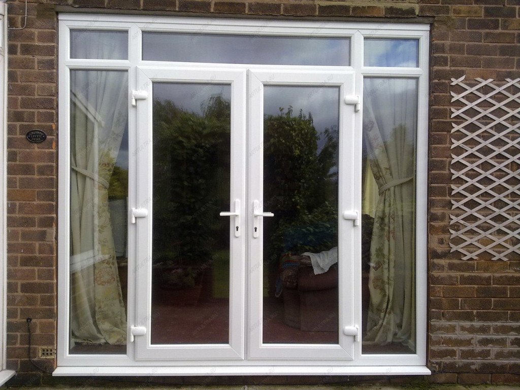 Вхідні пластикові двері зі склом   ціна і монтаж