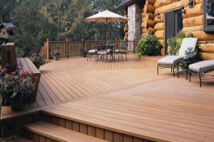 Масла для захисної обробки терасної дошки: особливості вибору та використання