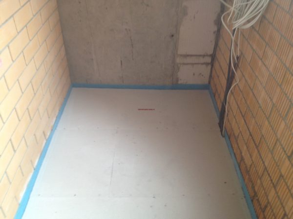 Як зробити підлогу на балконі — 3 найкращих варіанти і їх особливості