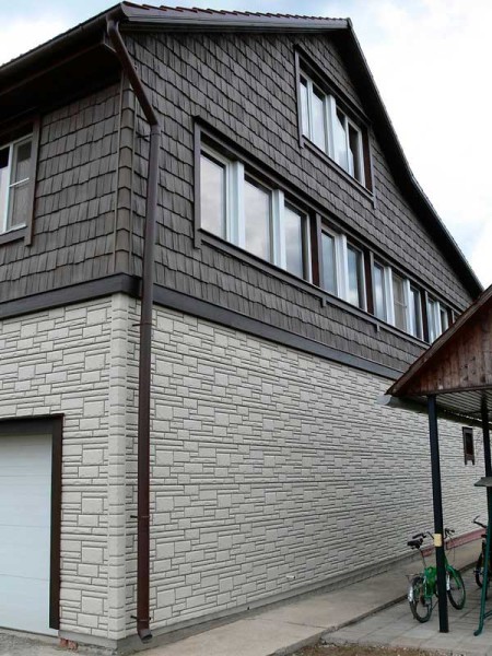 Чим відрізняється сайдинг під тріску і дранку від інших фасадних оздоблювальних матеріалів