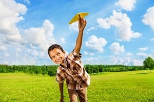 Як зробити паперовий літачок, який довго літає: варіанти моделей, покрокові схеми, фото і відео