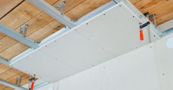 Монтаж гіпсокартону на стелю – найпростіша технологія проведення робіт