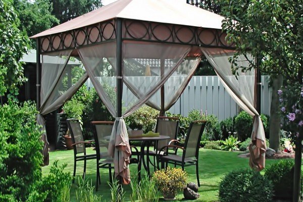 Намети для дачі: особливості конструкції, види з фото і схема складання