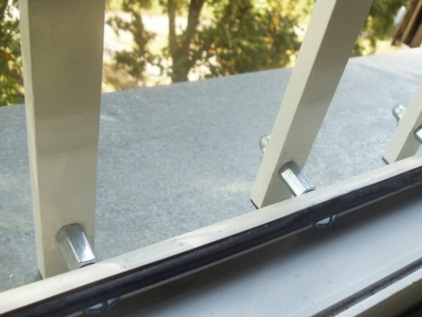 Замки на пластикові вікна від дітей та інші ефективні засоби безпеки: 6 основних видів