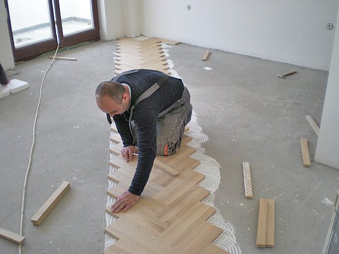 Укладаємо паркетну дошку на бетонну підлогу