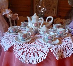 Як зробити стіл для ляльок своїми руками: ідеї, матеріали, покрокова інструкція, фото і відео