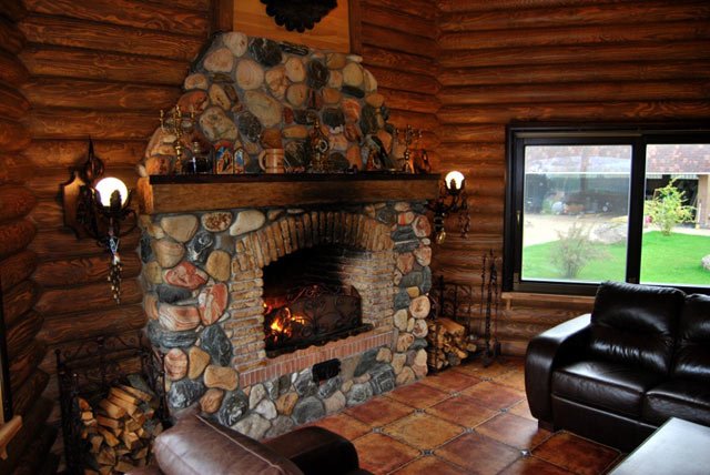 Дровяний камін для будинку своїми руками   з цегли і з чавуну: інструкція