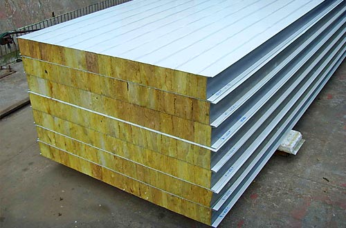 Фасадні сендвіч панелі: знайомство з матеріалом Фасадні сендвіч панелі: знайомство з матеріалом