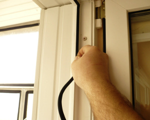 Ремонт пластикової балконних дверей: 4 особливості самостійної роботи