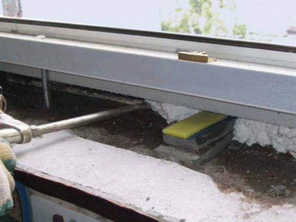 Покроковий ремонт лоджії: 2 варіанти чистової обробки для починаючого майстра