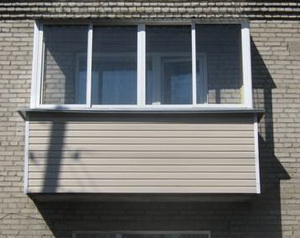 Обшивка балкона сайдингом: герметичність, довговічність і привабливість Обшивка балкона сайдингом: герметичність, довговічність і привабливість