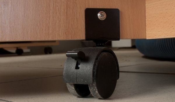 Як зробити стіл для швейної машинки своїми руками