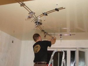 Таємне пристрій і монтаж натяжних стель