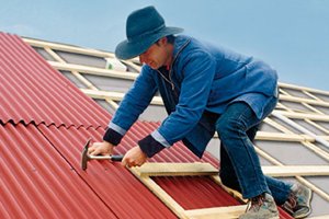 Як побудувати гараж з двосхилим дахом своїми руками: конструкція, огляд матеріалів, креслення і розрахунки