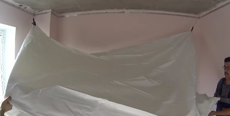 Як зробити натяжну стелю своїми руками за 5 кроків