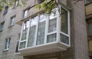 Засклення балконів в хрущовці: наводимо балкон в порядок за 3 кроки