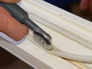 Утеплюємо деревяні двері: принцип монтажу та вибір матеріалу