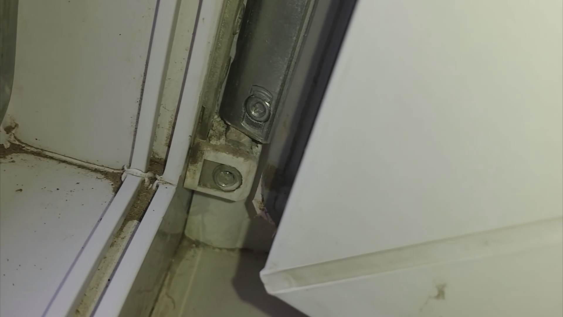 Як виконується регулювання пластикових вікон і дверей самостійно — прості інструкції для кращого результату