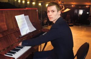 Сонник Грати на Фортепіано у сні бачити до чого сниться?