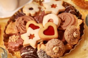 Сонник їсти багато Солодкого уві сні жінці дівчині бачити до чого?