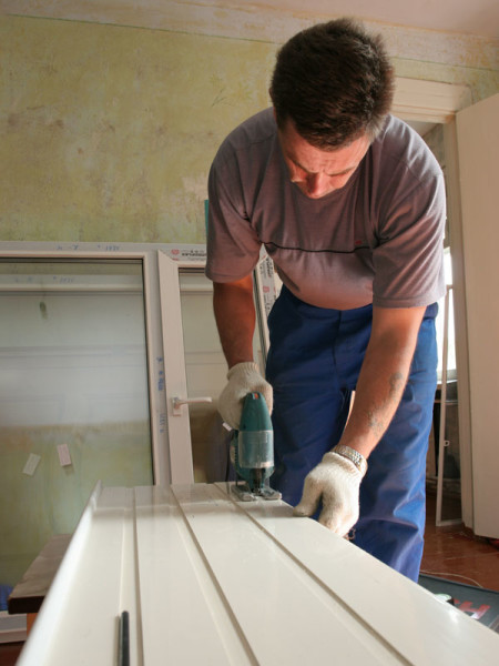 Як встановити пластикове підвіконня без допомоги професіоналів: 6 основних етапів робіт