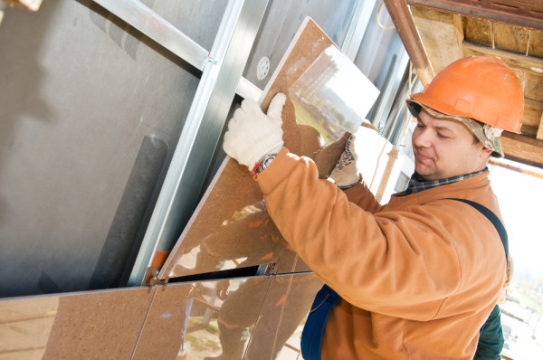 Оздоблення фасаду будинку панелями: огляд матеріалів і технологій