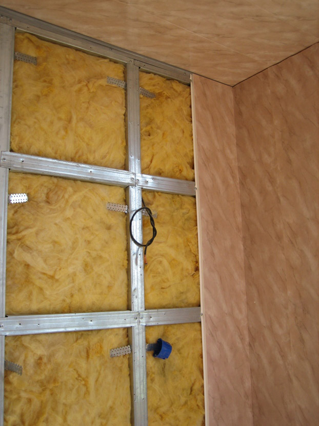 Як обшити лоджію пластиковими панелями? Поради від майстра