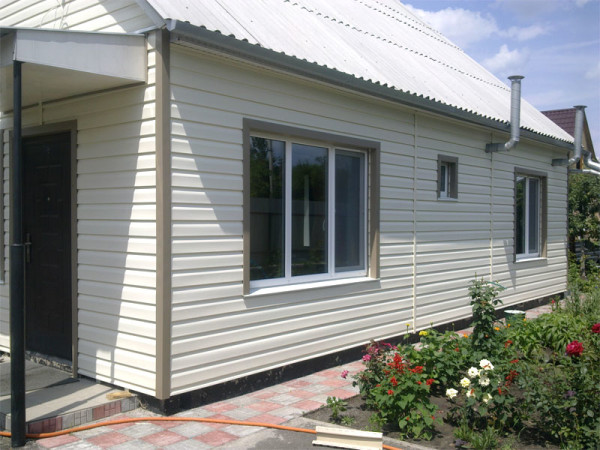 Хочете знати: як обшити будинок металевим сайдингом своїми руками Хочете знати: як обшити будинок металевим сайдингом своїми руками