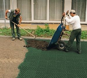 Як зробити экопарковку на дачі своїми руками — відео