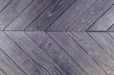 Темний паркет в інтерєрі — фото приклади