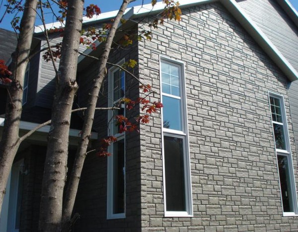 Металевий сайдинг під камінь: переваги, недоліки та керівництво з монтажу