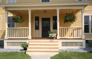 Ганок з дерева своїми руками: етапи побудови та оформлення