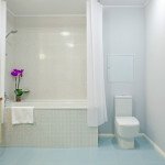 Фото дизайну ванної кімнати в білих тонах