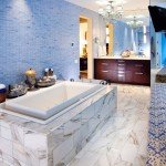 Фото дизайну ванної кімнати в синіх тонах