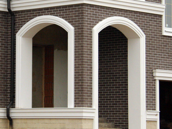 Наличники на вікна: 3 основних варіантів виробів