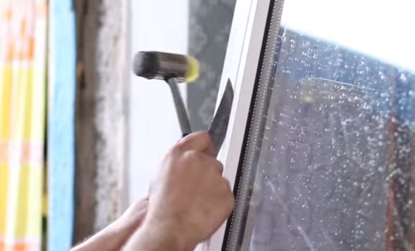 Як самостійно встановити балконні двері за 16 простих кроків