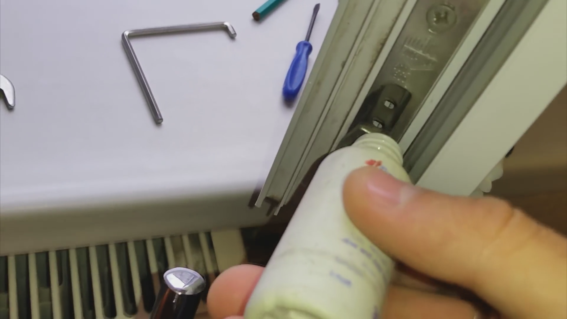 Як виконується регулювання пластикових вікон і дверей самостійно — прості інструкції для кращого результату