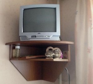 Як зробити полицю для телевізора — покрокова відеоінструкція