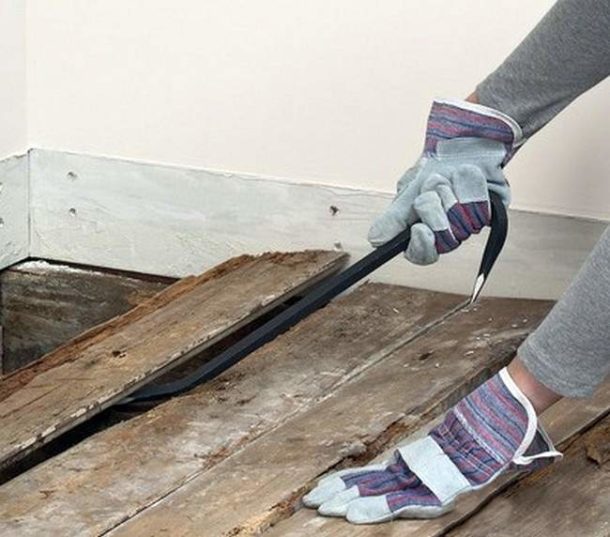 Можна покласти плитку на деревяну підлогу на кухні