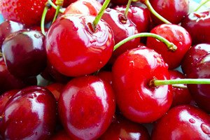 Опис популярних сортів червоної черешні: Карамель, Прощальна, Тютчевка