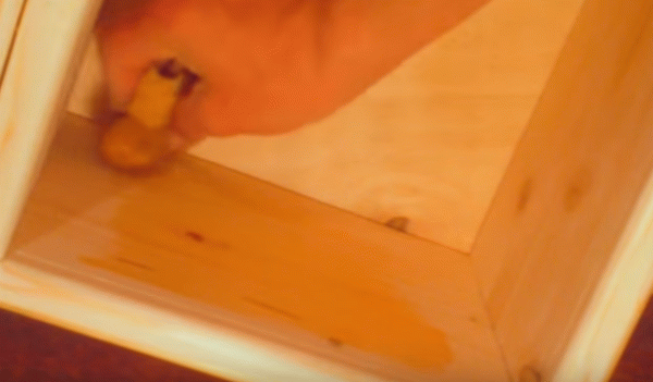 Як зробити полицю на стіну своїми руками: 3 простих варіанти для новачка