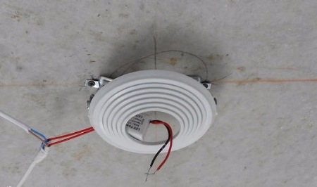 Як зробити натяжну стелю своїми руками за 5 кроків