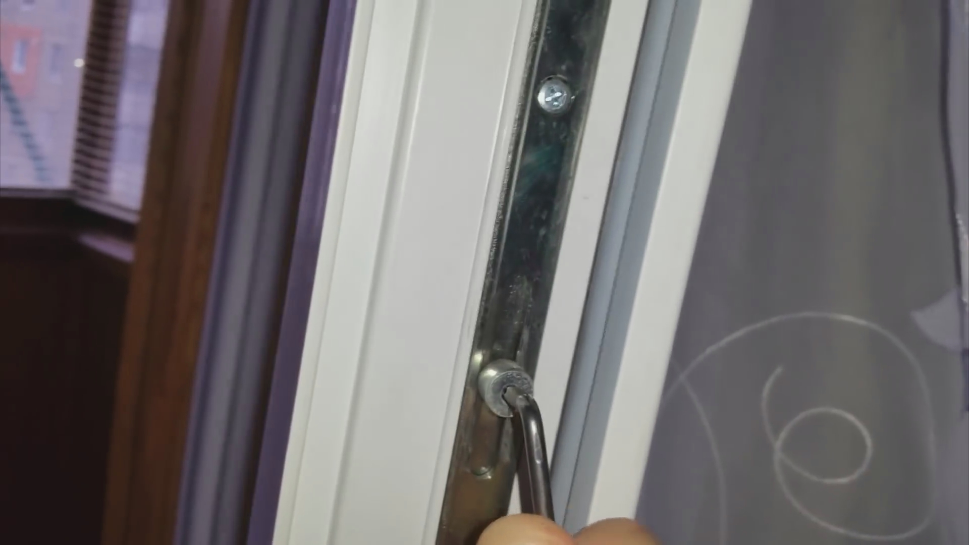 Як виконується регулювання пластикових вікон і дверей самостійно — прості інструкції для кращого результату