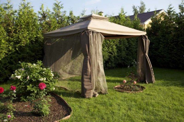 Намети для дачі: особливості конструкції, види з фото і схема складання