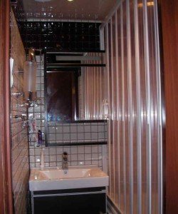 Дзеркальна шафа для ванної кімнати (фото, відео)